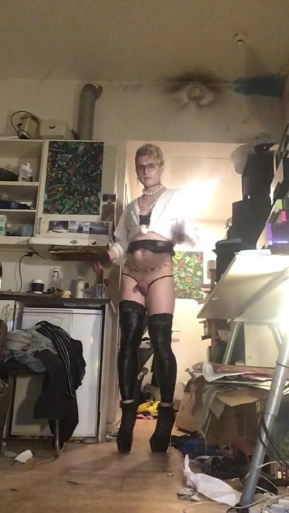 Kadın kılıklı ibne, jes sürtük dansı | Klip 2