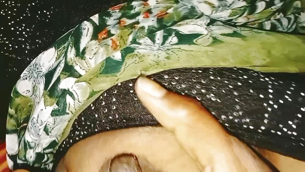 섹시한 Kavita Kannada 보지 핑거링과 젖탱이 쇼