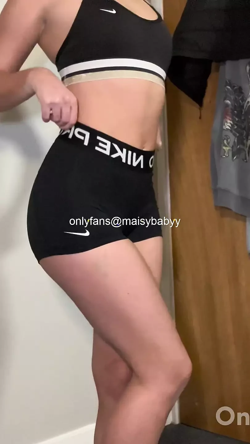 do you like nike pros? big booty cutie