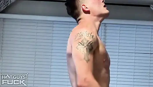 Sexy! Heißes paar Anschluss für Ansichten. Arsch hüpft.
