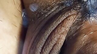 Gordito chico caliente después de masturbarse jugó su lindo pene