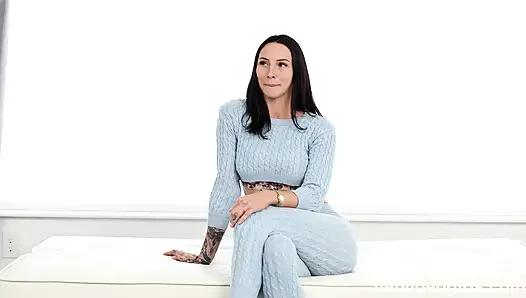 Athletic Trainer Has AMAZING BODY and her casting is a MUST WATCH