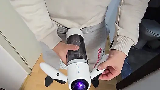 Трахаю мой хуй мастурбатор, тайно наблюдая за моей сводной сестрой, трахающей пальцами ее киску