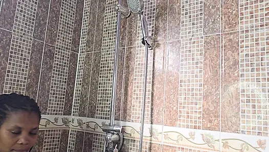 VIDEO LENGKAP MASTURBASI MEMEKNYA DI KAMAR MANDI