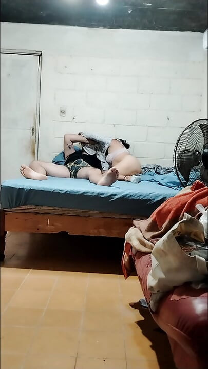 Señora de limpieza mamando polla