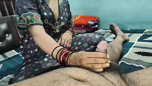 Hintli oral seks ağzına boşalana kadar yarak emiyor Hintçe