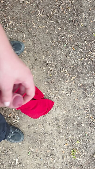 I'm really horny again in the parking lot in the forest a671