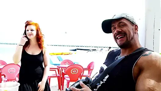 Vicki dientot enak dari belakang di dalam mobil