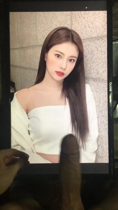 IZONE Hyewon Cum Tribute