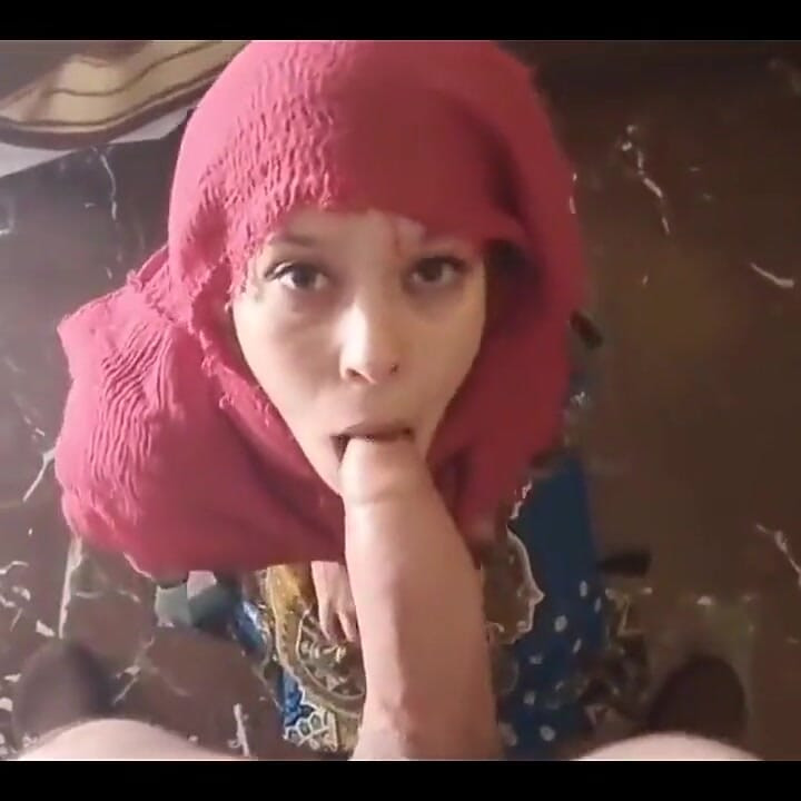 穆斯林吮吸大雞巴並射在嘴裡