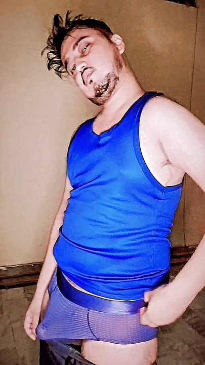 chaddi ke lund ka paani nikal gya