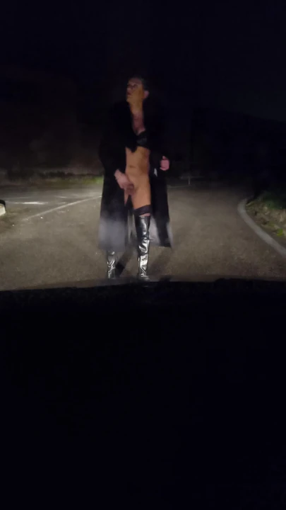 Nude under the coat