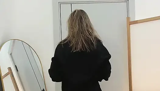 Aku suka banget joget bugil di rumah
