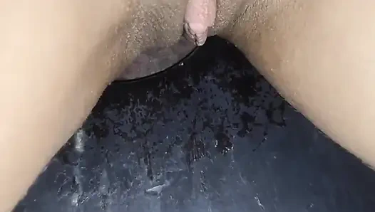 Delikten zevkle siyah bir yarağı emdim ve hatta ona götümü verdim! Bölüm 2