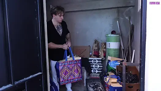 Kırsal Tutkular! Ahlaksız komşu, kocasından saklandı, prezervatif emdi ve bana sıcak seks yaptı