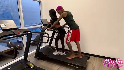 Saya gadis silikon kurus dari Smart Fit