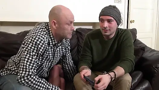 Грязная сцена-1 грудастая попастая милфа-блондинка Tara Spades трахает своего пасынка дома