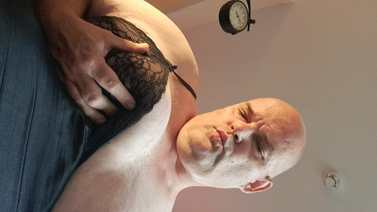 The bitch is getting kinkier and kinkier
