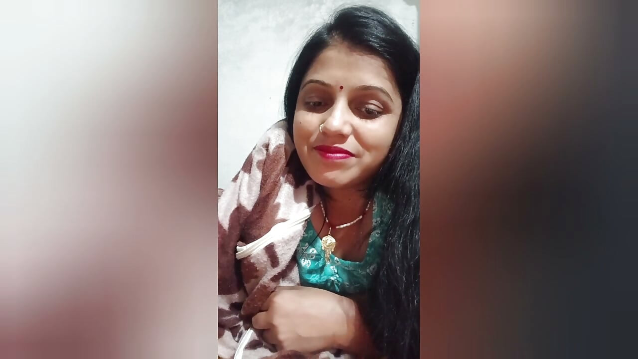 Professora seduziu sua aluna virgem fofa Indiana virgem escola menina primeira vez (sala de aula) Sexo com professor