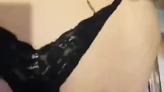Vanessinha drehte ihr den Rücken zu, also blieb mir nur, das hier zu tun