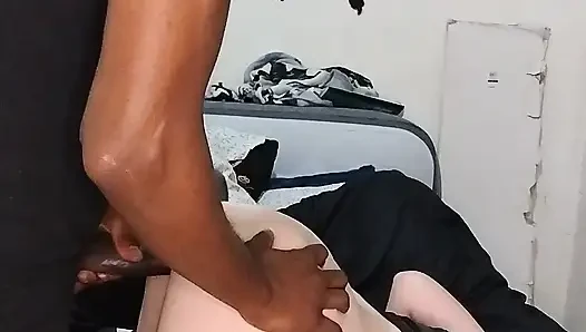 Auf Den Rücken Spritzen Ein Bisschen Tief in Ihre Muschi!!