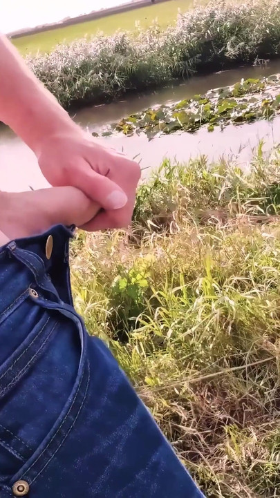 Plavuša Twink Tinejdžerka Drka na Otvorenom: Rizično Drkanje na Otvorenom i Ogromno Svršavanje na Farmerovu Ogradu 4K - Goldenelixxxir