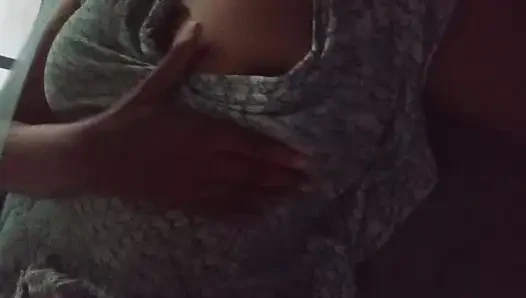 Asyalı Hintli desi kız arkadaş mms sert sikişiyor ve sansasyonel ön sevişme videosunu seviyor