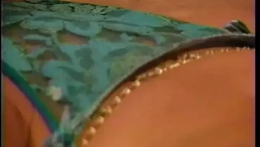 Montana gunn si pria sange lagi asik ngentot sama floozie si cewek hot rambut pirang dengan toket besar montana gunn di meja kerjanya