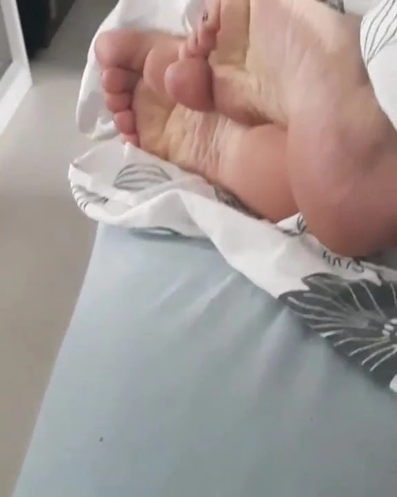 sexy chubby feet