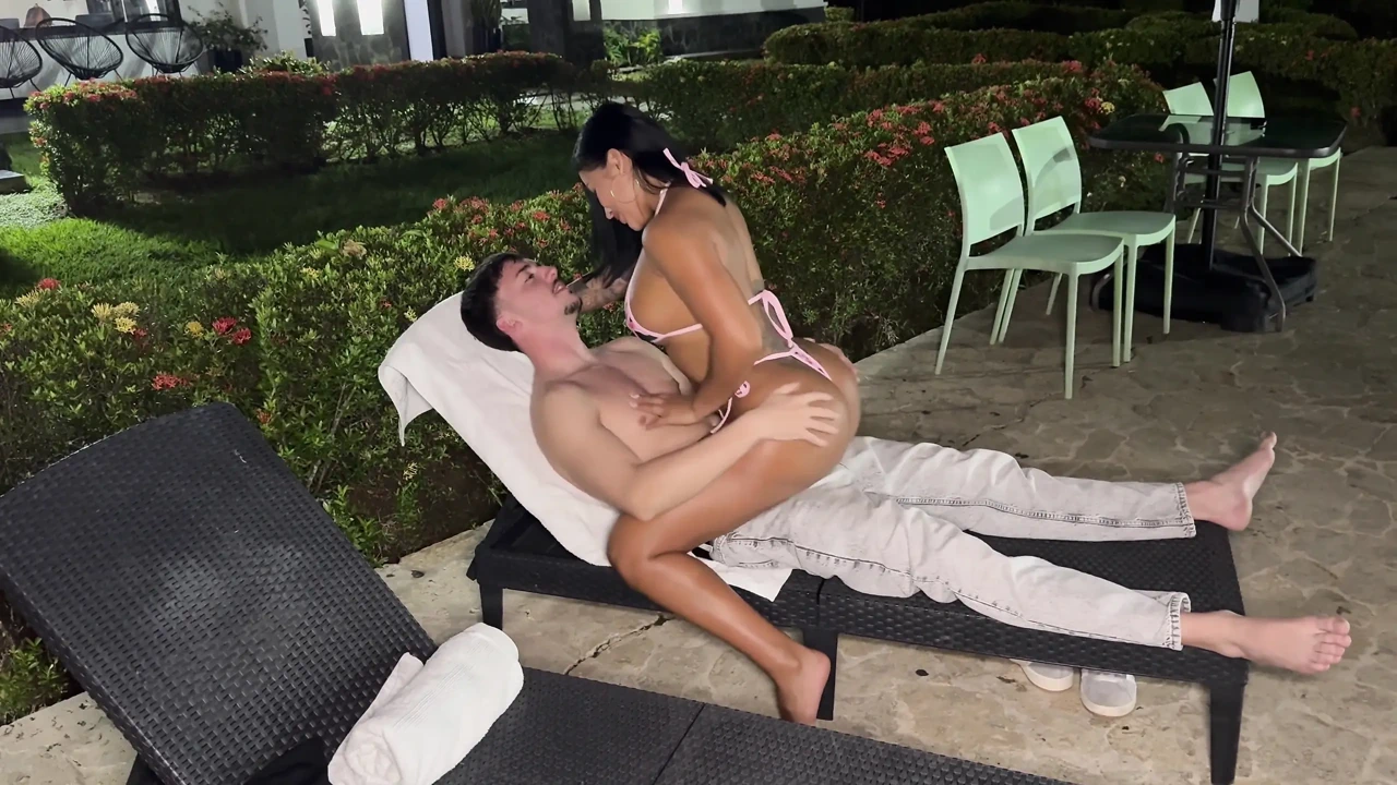 我发现我美丽的女友Mariana Matrix和我最好的朋友，最后我们同时操了她