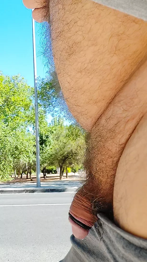 Walking down the street in summer, how hot! 2