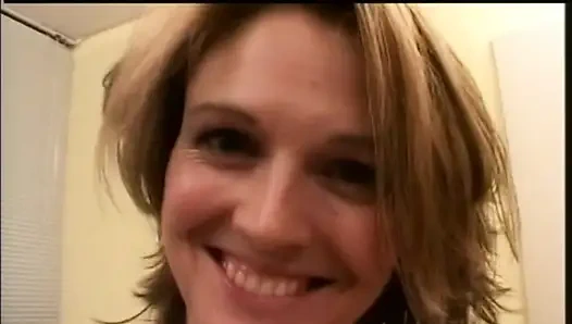 Bukkake mit großen schwänzen für hübsche MILF mit behaarte muschi