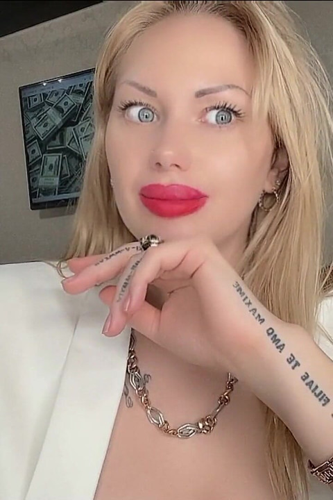Confess that you are a sissy to your best friend!