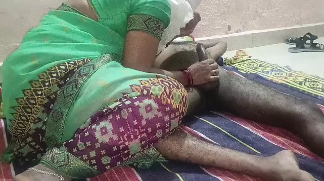 Anuty ko sarre main chod diya hard fuck with Indian anuty