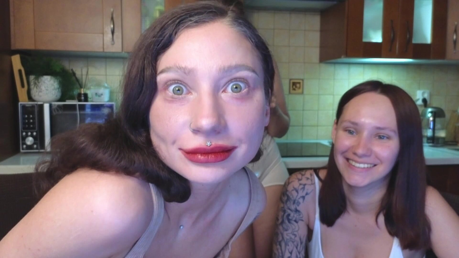 Süessis haben Spass, spielen rum und machen Ahegao)))
