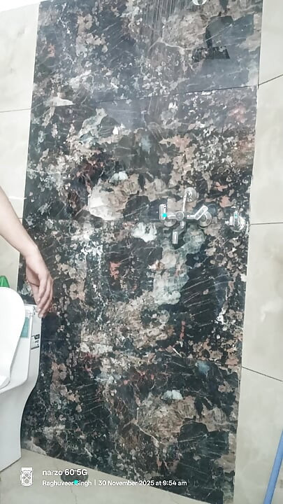 رجل هندي ديسي يستمتع بالجنس معه