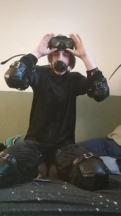 petsuitbreathplay with scubamask