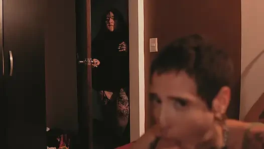 Üvey kızımın erkek arkadaşı beni çok tahrik ediyor!