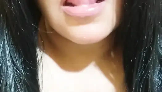 Cewek pantat bahenol dengan celana dalam thong merah ini pengen banget dientot habis-habisan sama cowok sange ini