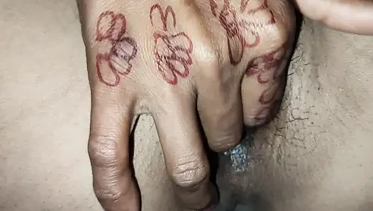 Garam  Desi bhabhi hot pussy fingering video viral