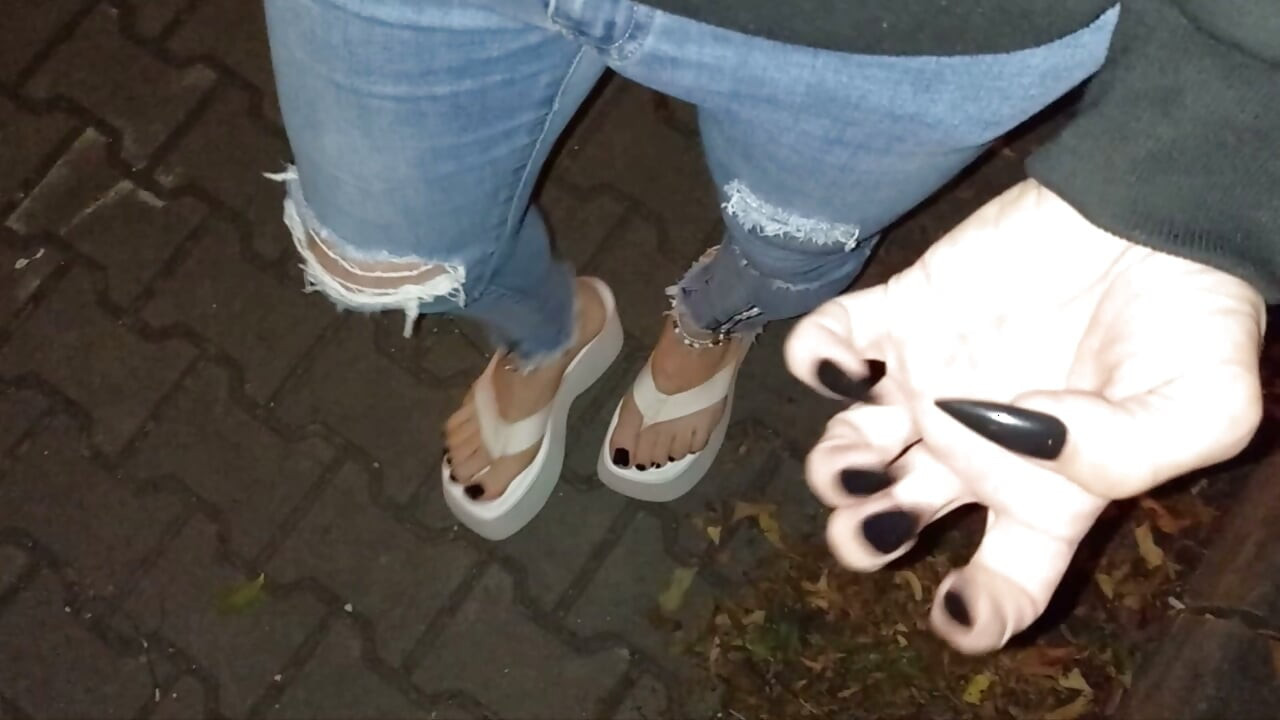 Night walk in my ripped skinny jeans & ultra-high white platform flip-flops, showing off my painted toes