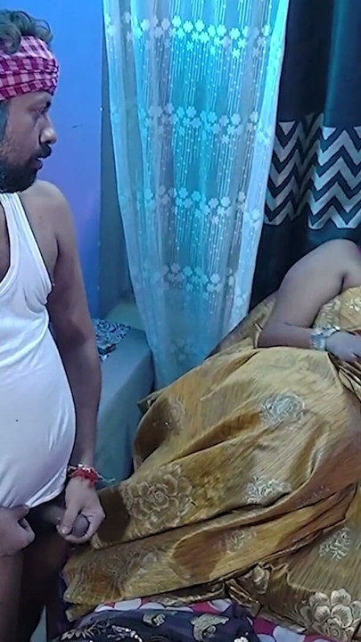 Milf gostosa fodendo gostoso com o empregado da casa à noite | Clip 1