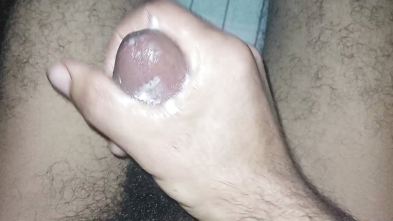 Joven musculoso cachondo - chico sexy - hombre caliente con una polla caliente - polla matutina.