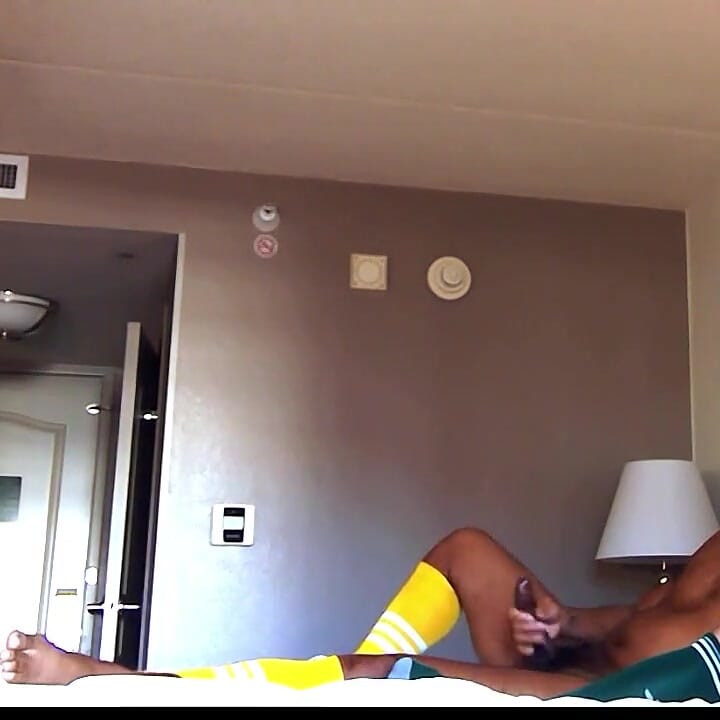 Kennie Jai Gets Massaged From Coach