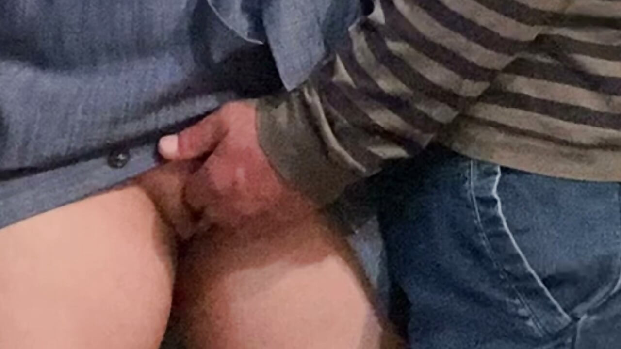 Prstima je izjebao njenu pičku