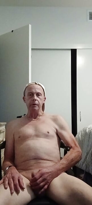 I Am A Tiny Dick guy A I Love Sucking Straight Guys