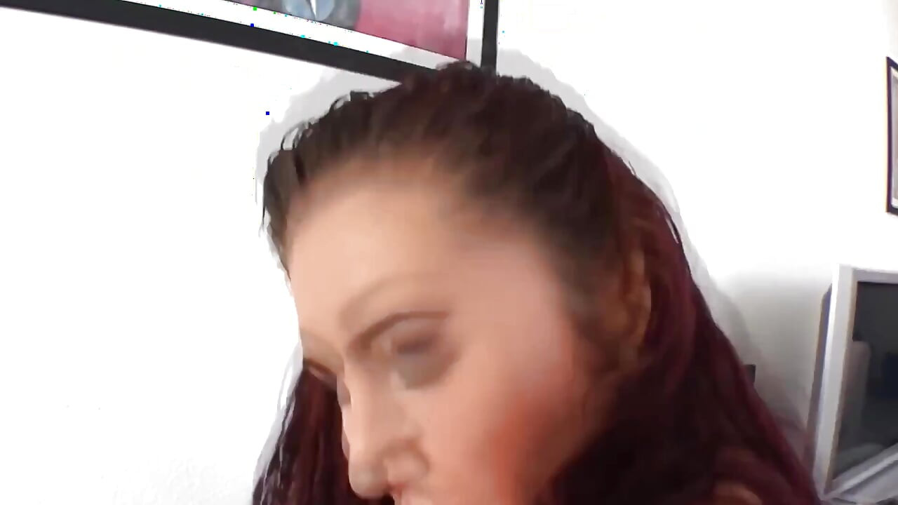 Cô bé rám nắng nóng bỏng với bộ ngực to được một con cu to cứng đụ trong âm hộ cạo lông của cô ấy