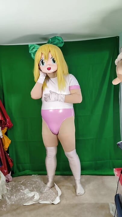 Kigurumi PVC spor salonu takım elbisesi içinde nefes alıp veriyor