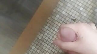 Mijn cumshots in openbare toiletten. Dubbel klaarkomen