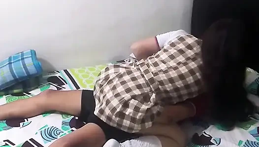 Okul üvey kızıyla seks boşalmayla bitiyor